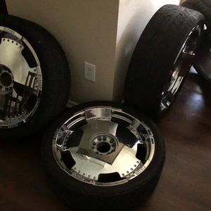 Player 2016 rims, minus caps.